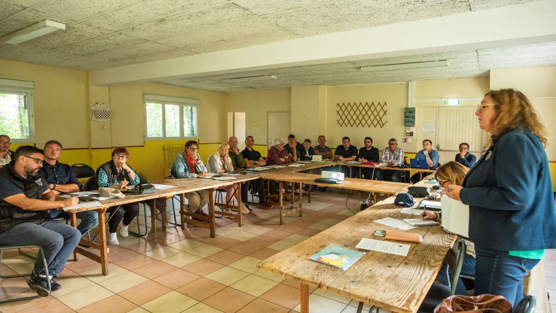 Photo de réunion de travail du collectif